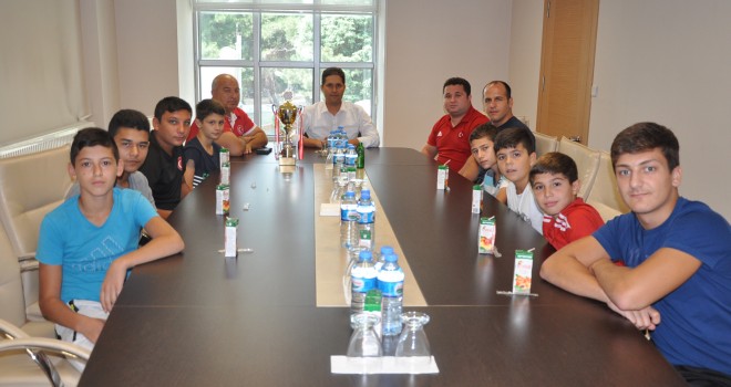 Şampiyonlar’dan İl Müdürüne Ziyaret