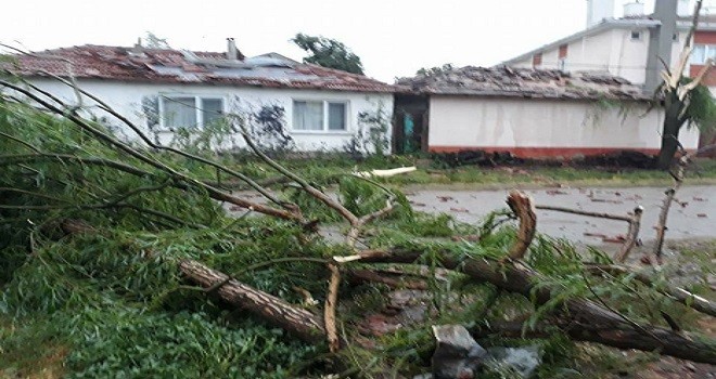 Kazandere Köyünü Hortum Vurdu