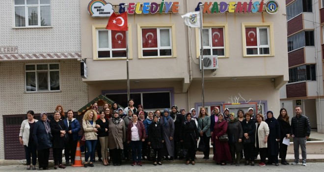 Muhtar Eşleri ve CHP Kadın Kolları Üyelerine Yapılan Yatırımlar Tanıtıldı