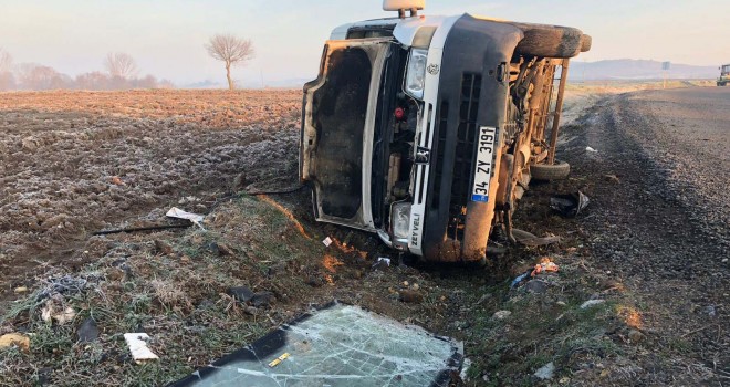 Göçmen Kaçaklarını Taşıyan Minübüs Kaza Yaptı