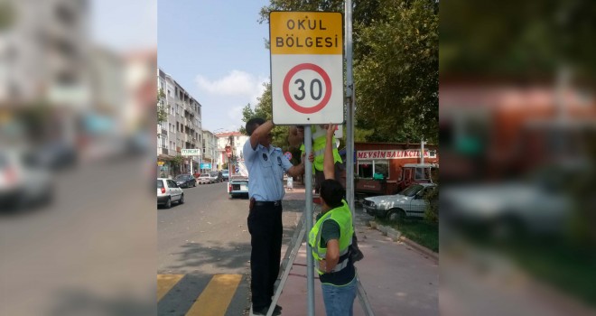Şehir Merkezinde Yön Tabelaları Yenilendi
