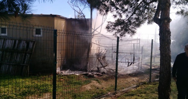 Halı Saha’da Çıkan Yangın Korkuttu