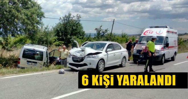 Hafif Ticari Araç ile Otomobil Çarpıştı; 6 Yaralı