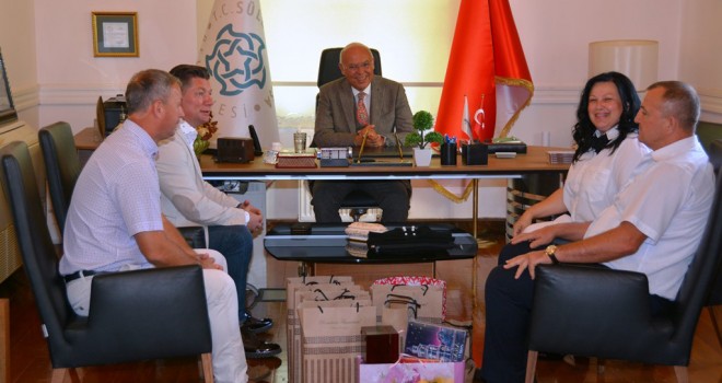 Kardeş Belediyelerin Temsilcilerini Makamında Ağırladı