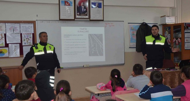 Öğrencilere Trafik Eğitimi Verildi