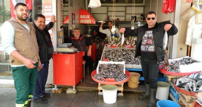 Sezonunun Bitmesine 1 Ay Kala Vatandaş Ucuz Balığa Rağbet Gösteriyor