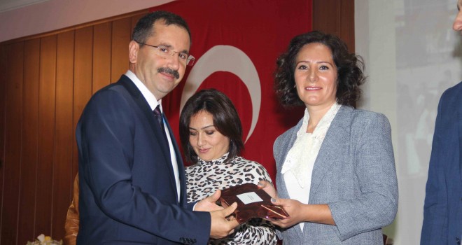 Öğretmen ve Öğrenciler Ödüllerini Aldı