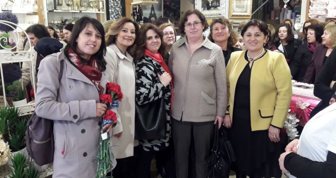 İYİ Parti Kadınları, İlçedeki Kadınların Günlerini Kutladı
