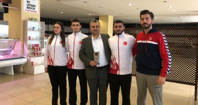Sporcuları İle Kahvaltıda Bir Araya Geldi