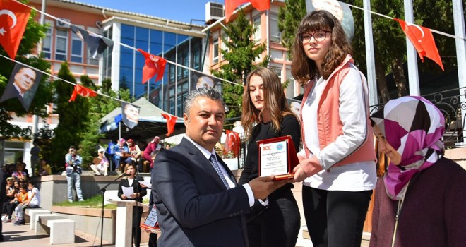 Öğrencilerin Ödülleri Verildi