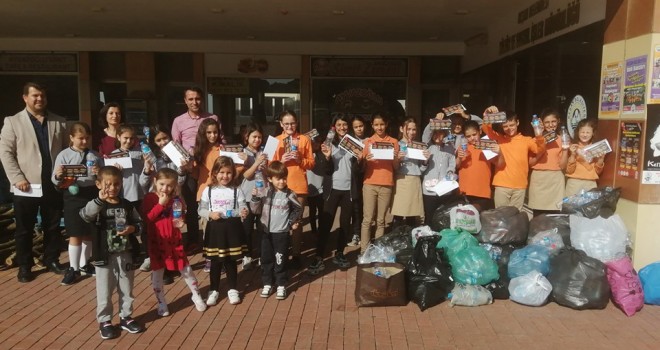 Pet Şişeyi Getirdiler Tiyatro Biletini Kaptılar