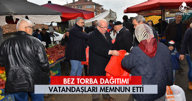 Başkanlar Pazarda Bez Çanta Dağıttı