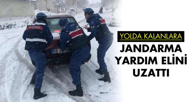 Yolda Kalan Araçlara Jandarma Yardım Etti