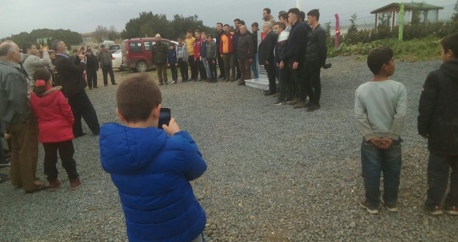 Baraj Sahası Girişine Türk Bayrağı Diktiler