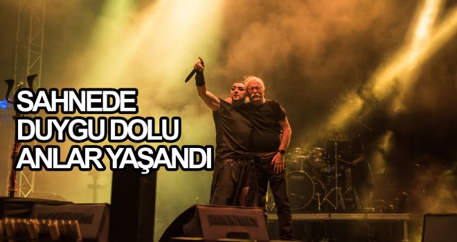 Cahit Berkay ve Hayko Cepkin, Sahnede Gözyaşlarına Boğuldu!