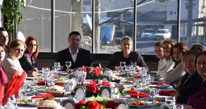 CHP Kadın Kolları Kahvaltı Programında Bir Araya Geldi