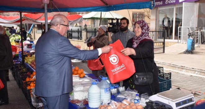 Başkan Albayrak’tan Vatandaşa Bez Çanta