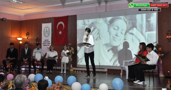 Hüsniye Hanım Anadolu Teknik Ve Meslek Lisesinden Şiir Dinletisi