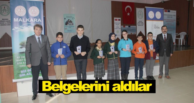 Öğretmen ve Öğrencilere Belgeleri Verildi