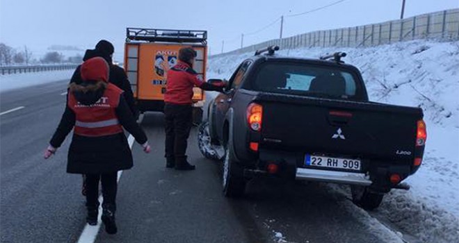 Yolda Kalan Aracı AKUT Kurtardı