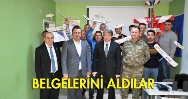 Ata Model Uçak Kursu'nu Başarı İle Tamamlayan Kursiyerlere Sertifikaları Verildi