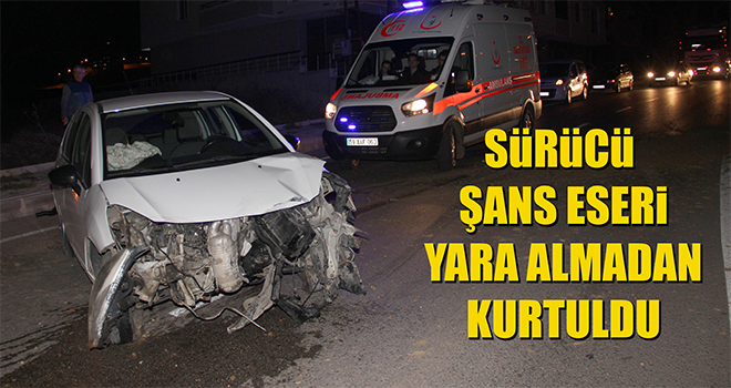 Kontrolden Çıkan Otomobil Aydınlatma Direğini Devirerek Durdu