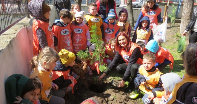 Malkara’da Öğrenciler Fidan Dikti