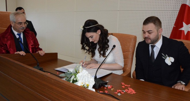 5 çifte 14 Şubat Sevgililer Günü’nde nikah kıyıldı